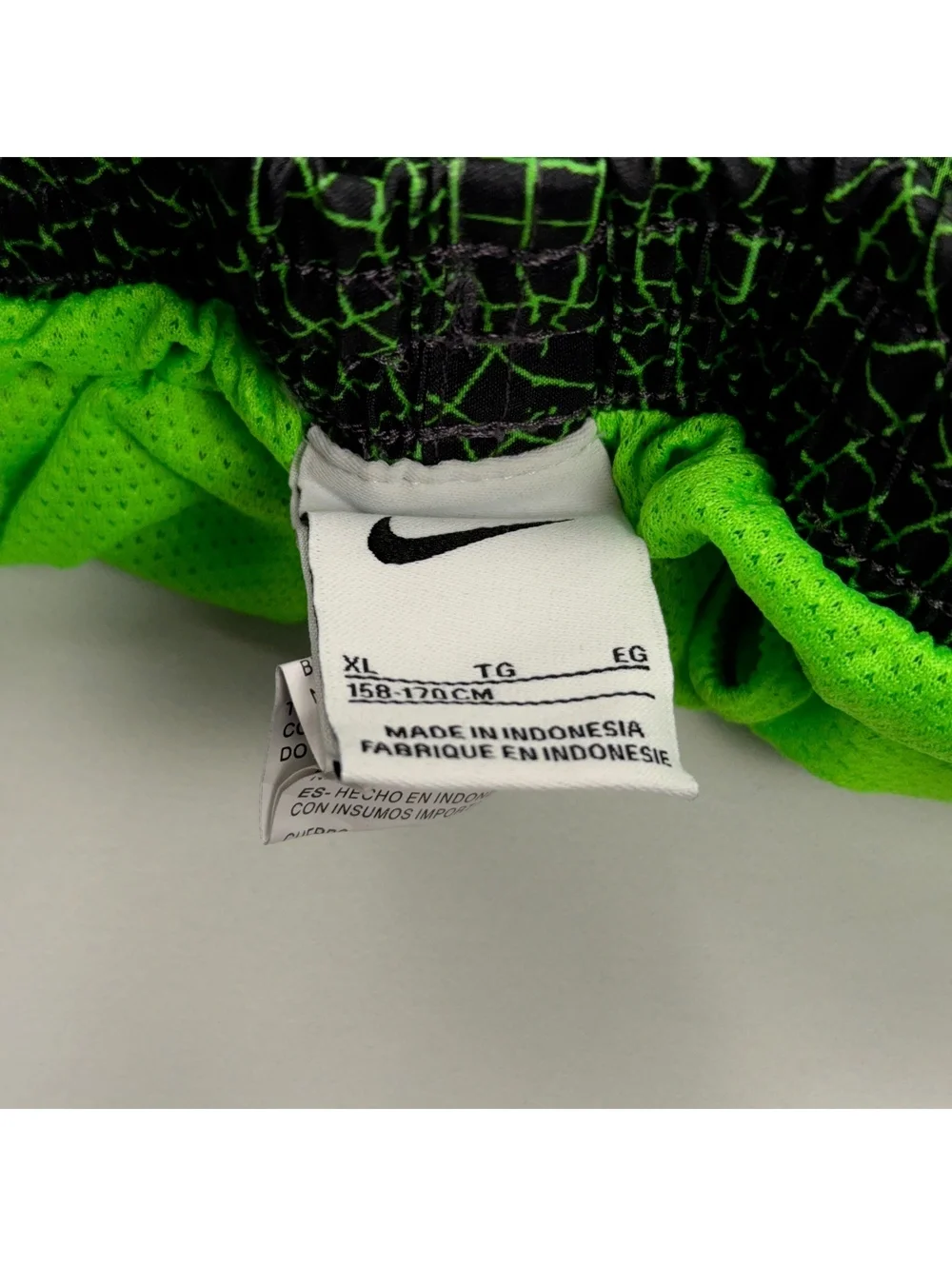 Nike Athletic Shorts Green Black Gradient Swim Trunks - XL Boys